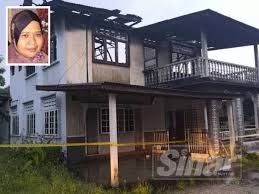 Kombinasi antara lantai yang gelap dan putihnya. Rumah Dua Tingkat Terbakar Sinar Harian