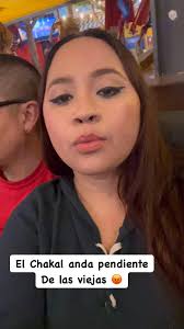 El Chakal anda pendiente si ay meseras 😡 #ToxicaNivelDios #humor  #parejasfelices @destacar Cesar Urias