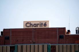 August in die charité eingeliefert worden, nachdem er zwei tage zuvor während eines flugs in russland zum aktuellen aufenthaltsort nawalnys machte die charité keine angaben. Charite Nawalny Aus Kunstlichem Koma Geholt Pfalz Express