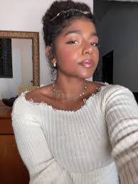 Edwina Burch's Instagram, Twitter & Facebook