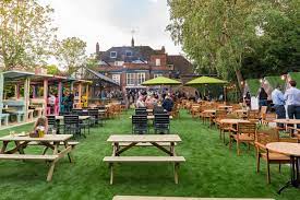 It was built in 1929 by nowell parr as the kent hotel and is owned by fuller's brewery. The Duke Of Kent Fuller S Pub And Restaurant In Ealing