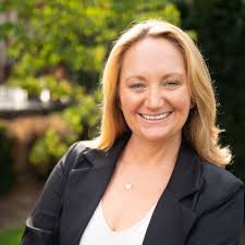 Borrowing a Williams-Sonoma marketing leader to work the booth with me…