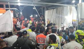 המשטרה סגרה את הצירים שמובילים אל ההר ועוסקת בפינוי האלפים שהגיעו להילולה @rubih67 pic.twitter.com/zlpjmxprjd. 7ukhdzfqxlskcm