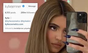This year marks not only the first time that kylie jenner was kicked out of the top spot but also the first time in the list's history there has been a drop in fees for influencers on instagram. Kylie Jenner Is First Kardashian Family Member To Surpass 200 Million Instagram Followers Daily Mail Online