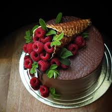 Classic Fruit Birthday Cake Interiorpaintcolorsschemes Interiorpaintcolors2019trends Interiorpaintcol Fruit Birthday Cake Chocolate Fruit Cake Cake Desserts