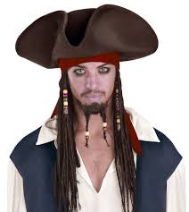That S Gotta Be The Best Pirate I Ve Ever Seen So It Would Seem Pirates Of The Caribbean Jack Sparrow Pirate Hat With Beaded Braids Jack Sparrow Costume Pirate Hats Themed Outfits