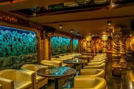 Ресторан с шоу-программой "Тройка"