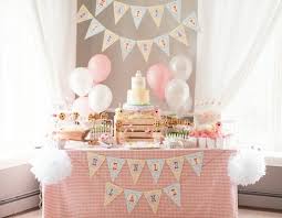 Decoration Anniversaire 1 An 50 Idees Mignonnes 1st Birthday Parties Farm Birthday Party Barnyard Birthday Party