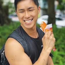 浩然| 剛健身完，此刻的胃早已發出了饑餓的呼喚！ 這種時候，我們總是想要快速吃點零食來充飢， 不然要等到回家再開始烹飪健康餐有點遙不可及，對吧？  不過，別擔心！我健身完最常吃的點心分享給你們，就是「博客雞胸肉」。...