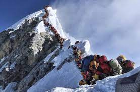 Reaching an elevation of 29,032 feet (8. Mount Everest Nepal Will Mehr Geld Fur Mount Everest Besteigung Panorama Stuttgarter Nachrichten