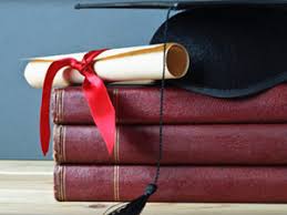 Estudiantes de Administración Pública y Ciencia Política rendirán exámenes  de título 2016-01