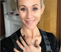 Train staff strip carriage to find Lucy's lost engagement ring