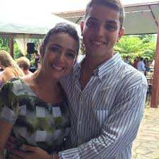 Um belo dia me sentindo abandonado ouvi uma voz bem do meu lado pai eu vim prá te buscar arrume as malas vem comigo pois venci comprei casa e tenho esposa e o seu neto vai chegar. Especial Dia Da Mulher Rutinha Supera As Dores Com Fe Amor E Alegria Tribuna Sul Fluminense