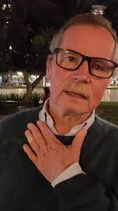 Juan Carr ayudando a los que más necesitan en Plaza de Mayo. #hambre  #JuanCarr #SituacionDeCalle #BuenosAires #Argentina #crisis #ayuda  #jubilados #FarandulaShow