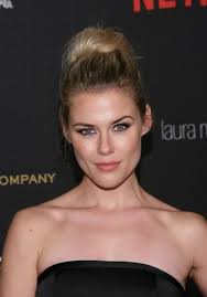 Beth Riesgraf Eğlence Haftalık Insanlar Upfronts Parti High Line Otel —  Stok Editoryel Fotoğraf © everett225 #268136194