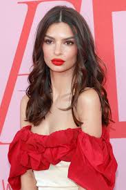 View yourself with emily ratajkowski hairstyles. Emily Ratajkowski S Blonde Balayage In Her Bikini Selfie Is Gorj