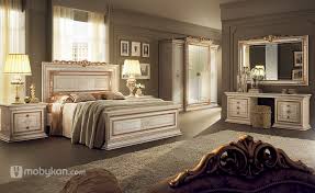 غرف نوم كلاسيك و اشكالها المميزه ب صور مختلفه مقدمه من مجلة موبيكان
