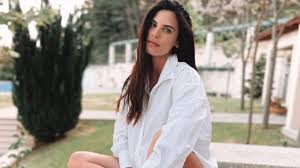 Απαντά για τις φήμες περί εγκυμοσύνης. Eidhseis Me 8ema Xristina Mpompa Egkyos Yupiii Gr