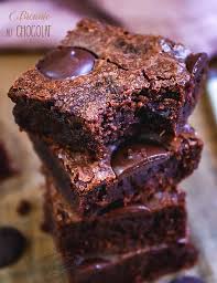 Brownie Au Chocolat Facile En 2020 Brownie Chocolat Gateau Brownie Au Chocolat Gateau Yaourt Chocolat