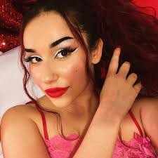 Maria Rose's Instagram, Twitter & Facebook