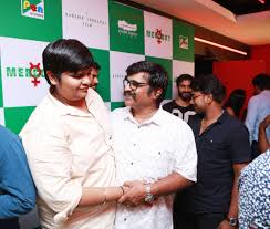 In this exclusive interview with indiaglitz, actor gajaraj of mundasupatti fame who is the father of director. V2cinemas Staysafe On Twitter Pic Of The Day Karthiksubbaraj Gajaraj Proud Father Mercury