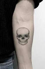 25 Simple Tattoos Ideas For Men Tiny Skull Tattoos Skull Tattoos Skull Finger Tattoos