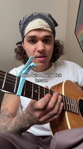 Ofc he was not the first to do this but he do be doin it nicely !! #folk  #bobdylan #guitar