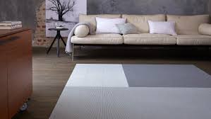 1891 sandte der schah teppiche in die wiener ausstellung, wo sie ebenfalls großes interesse fanden. Die Interart Teppiche Von Tretford Werden In Praziser Handarbeit In Hergestellt Das Grosse Farbspektrum Lasst Kaum Einen Farbwunsch Offen Tretford Teppiche Online Kaufen