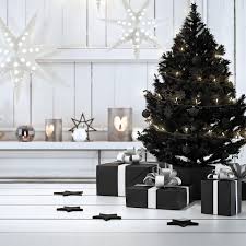 Überall werden schon weihnachtsbäume verkauft. Schwarzer Weihnachtsbaum So Wird Der Trend Salonfahig Brigitte De