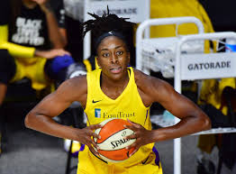 Breanna stewart, left, posed for a selfie with her seattle storm teammates. Sports Illustrated Misses The Mark In Selecting Breanna Stewart Outsports