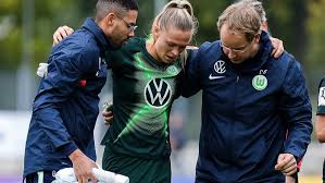 Uefa champions league 5 trophies. Fridolina Rolfo Startelf Debut Beim Vfl Wolfsburg Mit Negativen Folgen Kicker