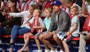 Fc Bayern Arjen Robben Und Familie Waren Nach Coronafall In Quarantane