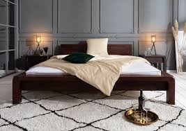 Bei den betten wird bewusst mit natürlichem akazienholz gearbeitet, welches nachträglich nicht auf eine einheitliche höhe geschnitten oder gehobelt wird. Bett Modern Aus Akazie Holz Geolt Grau