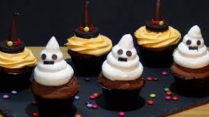 Recetas caseras y saludables para el desayuno por eso las magdalenas o los cupcakes son una vía para empezar a incluir frutas como el plátano o la fresa en su dieta, que les aportan vitaminas. Receta Muffins De Chocolate Especiales Para Halloween Recetas De Cocina Paso A Paso Youtube