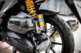 Maybe you would like to learn more about one of these? Honda Vario 150 Tampil Beda Kombinasi Kelir Putih Oranye Dan Part Mewah Mobimoto Com