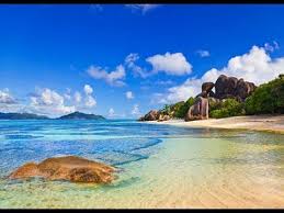 Ein seychellen urlaub verspricht türkisblaues wasser, granitfelsen eingebettet in puderweißen sand, bunte korallenbänke um die sich fischschwärme tummeln und vieles mehr. Seychellen Urlaub Fur Romantiker Macgyver Typen Und Shopaholics Urlaub Seychellen Youtube