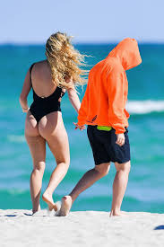 Guaynaa / mp3 320kbps / 5.69 мб / 02:29. Lele Pons Seen Wearing A Black Swimsuit With Her Boyfriend Guaynaa In Miami Beach Florida 021220 8