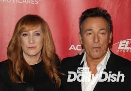 Bruce springsteen and patti scialfa have been married for nearly 30 years. Bruce Springsteen Credits Wife Patti Scialfa With Helping Battle Depression Your Daily Dish