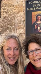 Blessings abound in Magdalene's Basilica, St Maximum today…🌹 I delighted  in anointing our group with spikenard oil, a sacred and ancient aromatic of  transfiguration which weaves divine love through our cellular structures…🌹