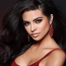 Laura Esqueda's Instagram, Twitter & Facebook