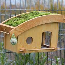 Mit dem bausatz können kinder ein vogelhaus selbst zusammen bauen. Xxl Vogelfutterhaus Mit Dachbegrunung Moos Amazon De Haustier Vogelfutterhaus Vogelhaus Plane Vogelhaus