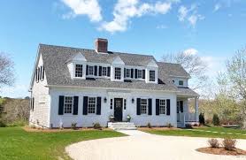 First appearing along the eastern seaboard during the early days of colonial america, cape cod house plans afford the perfect unison of traditional style and modern convenience. á‰ Cape Cod Style House Design Guide Unique Ideas Decor And Designs