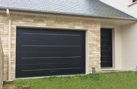Porte De Garage Sectionnelle Sur Mesure Avec Decors Inox Et Fabriquee En France Porte De Garage Sectionnelle Porte Garage Garage