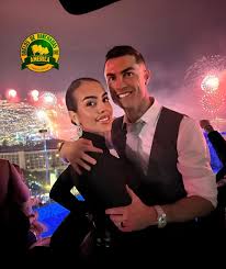 Duelos - Así fue el saludo de año nuevo de Cristiano Ronaldo, un lindo mensaje a mamá. Ejemplo como futbolista y como hijo, a la mamá se la reconoce y homenajea en