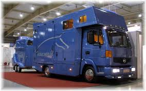 Pin Von A Auf Pferd In 2020 Pferdetransporter Transporter Pferd