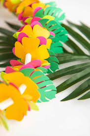 There's a small but skilled group of local artisans who practice crafts that were important to ancient hawaiians. Diy Paper Hawaiian Necklace Lei Single Girl S Diy