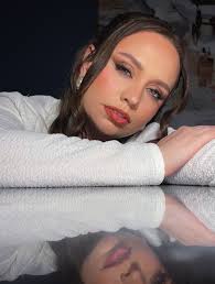 Hello, can you tell where you bought the makeup table in Chicago? Thank you 