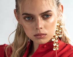 Mariana Zaragoza Projects :: Photos, videos, logos, illustrations and  branding :: Behance