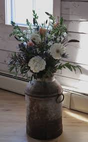 Live In Montreal And Looking For Vintage Rentals And Handmade Items To Compliment Your Weddi With Images Vintage Wedding Decorations Rustic Country Wedding Vermont Wedding