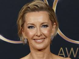 Marnie Evans's Instagram, Twitter & Facebook